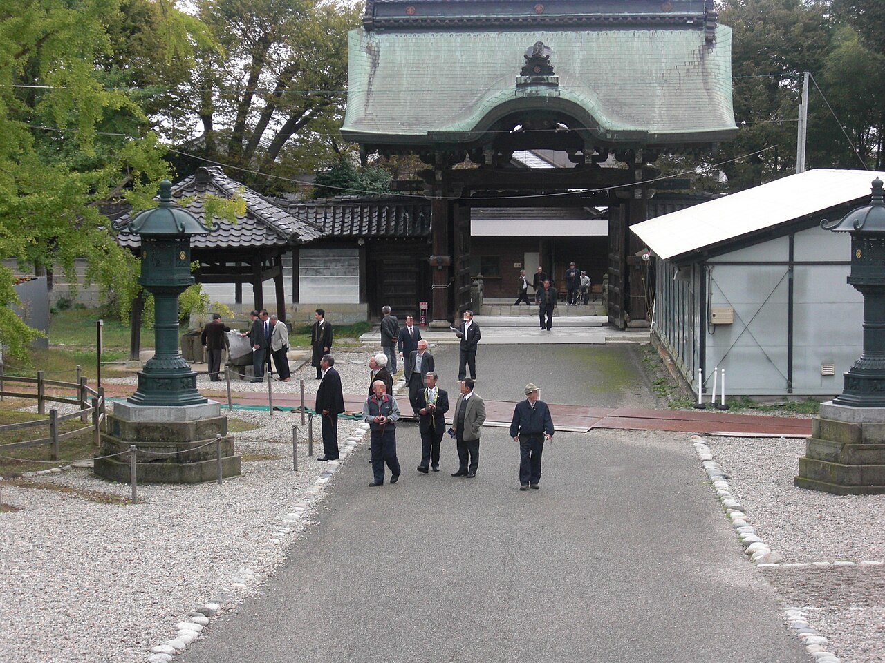 The karamon gate at the entrance to Shoko-ji in Fushiki.