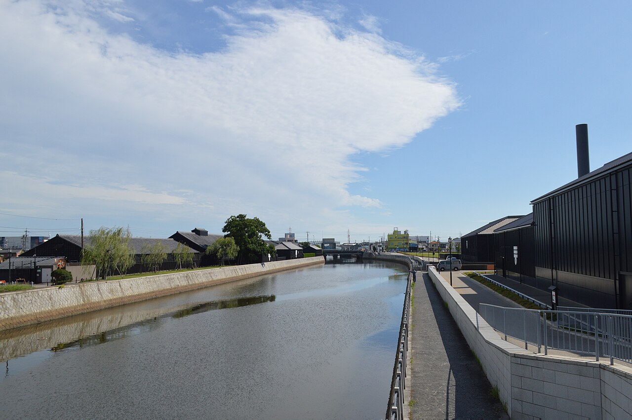 The Handa Canal and the black walls of the vinegar storehouses on a sunny day
