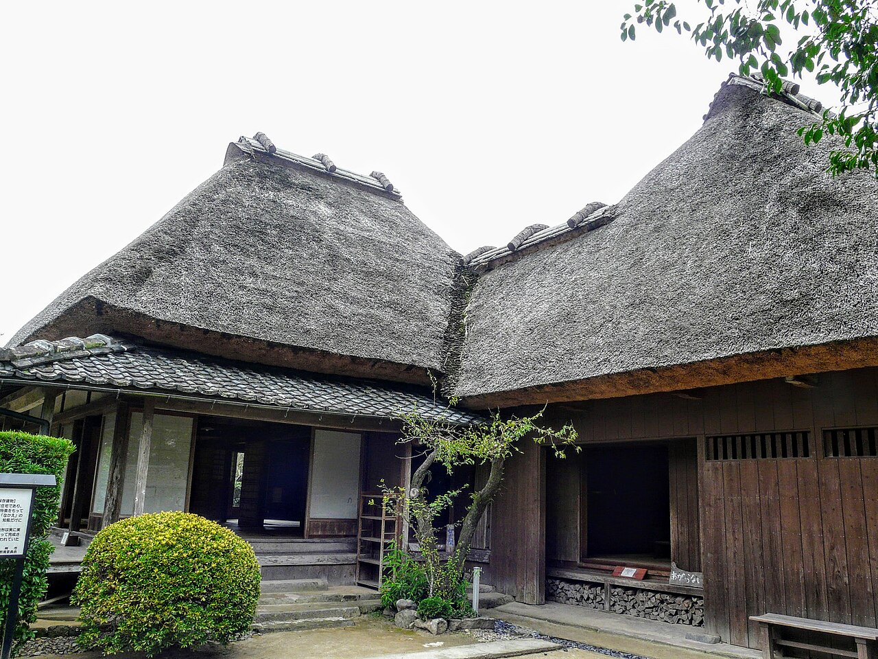 A traditional thatched-roof farmhouse with tiled eaves in the Chiran-Fumoto historic district.