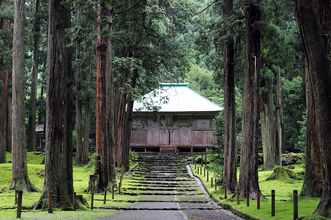 The worship hall of Heisenji Hakusan Shrine among cedar trees