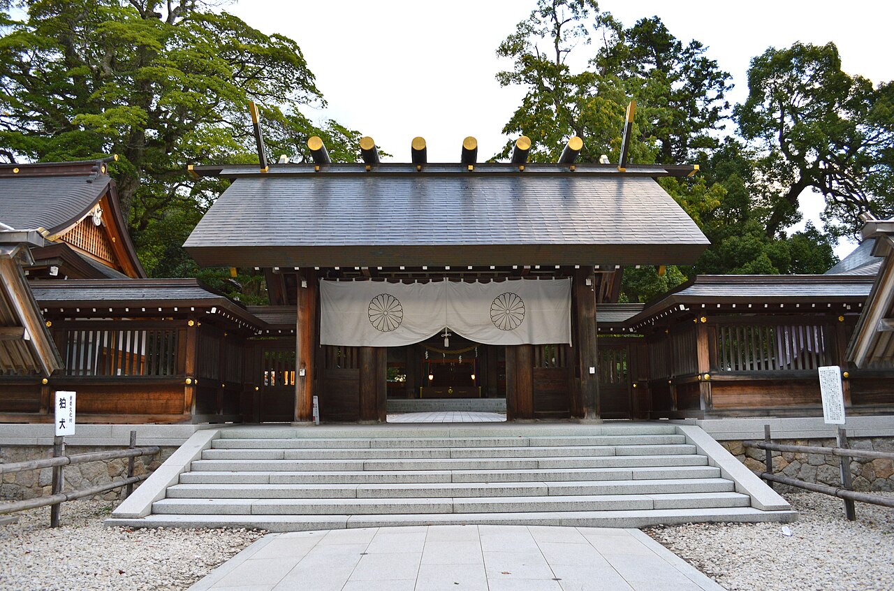 The Shinmon gate and the shrine buildings at Kono Shrine in Miyazu with a gravel forecourt