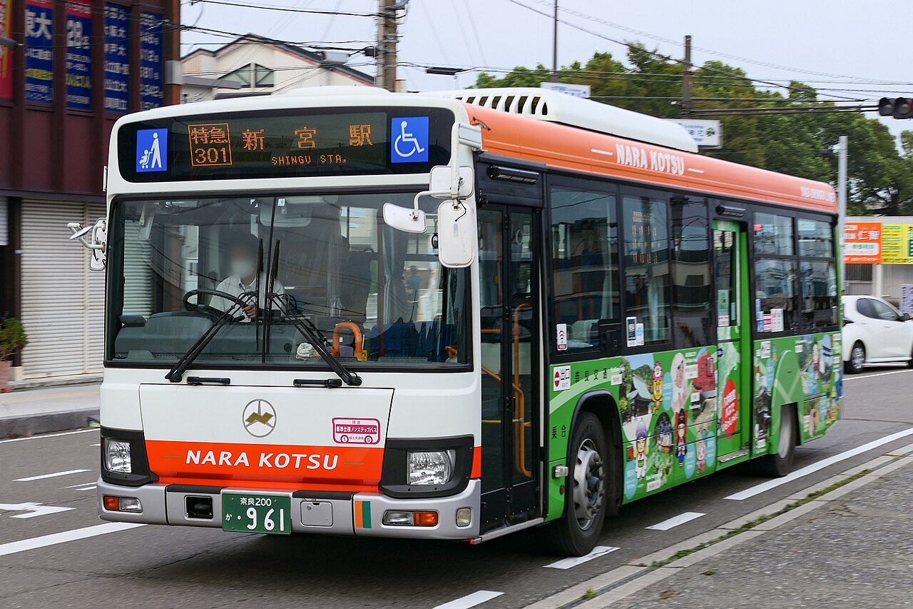 A Nara Kotsu route bus showing Shingu Station as its destination