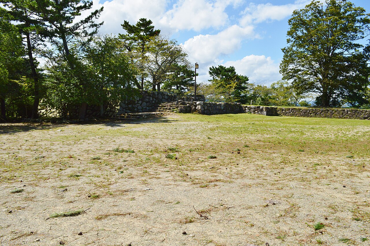 Stone retaining wall around the honmaru of Matsusaka Castle ruins, Mie Prefecture