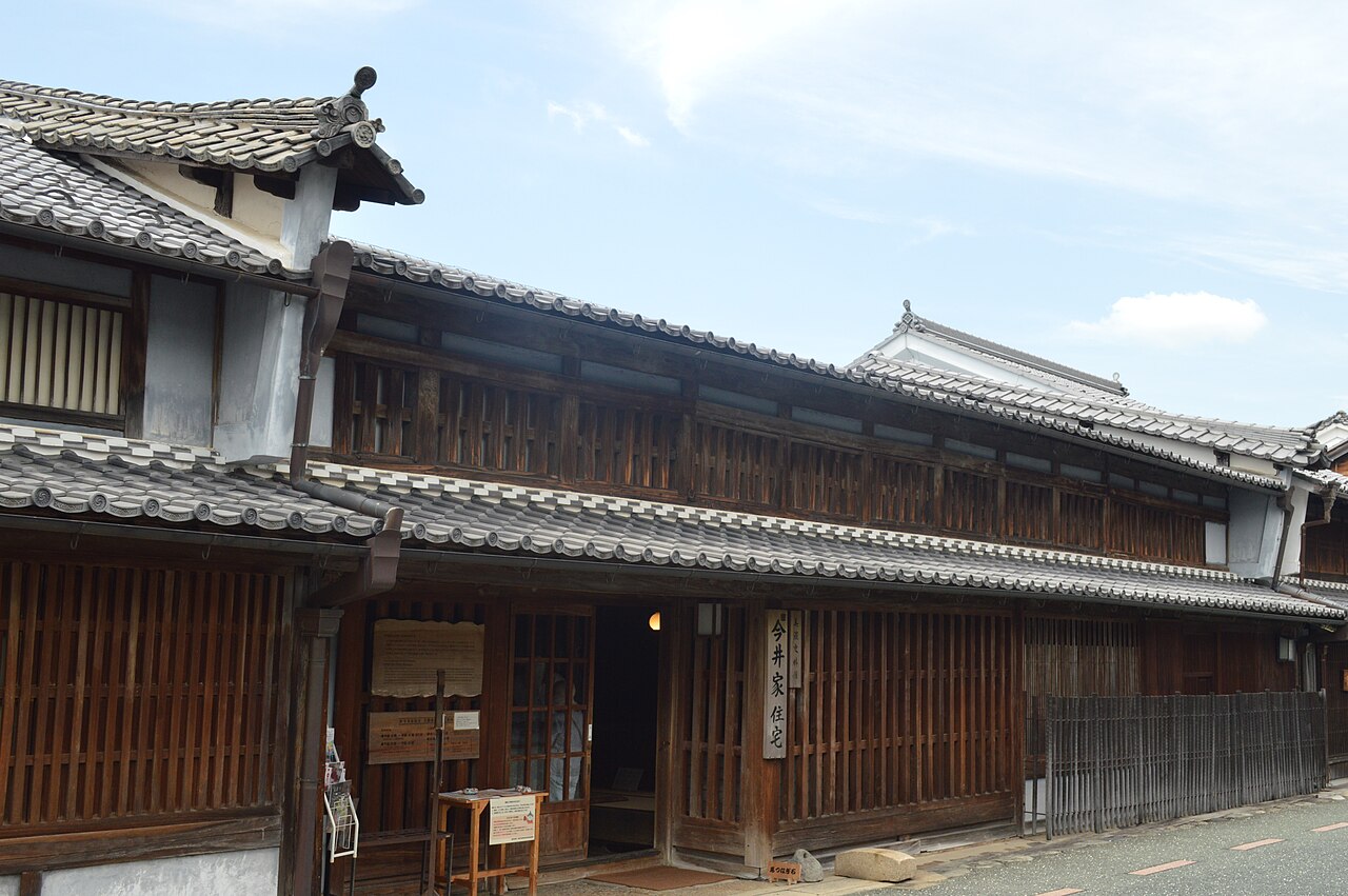 Exterior of the Former Imai House, a wooden merchant townhouse with udatsu firewalls in Mino's old town.